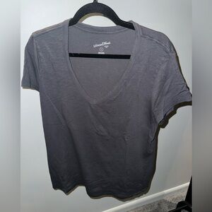 Universal Thread Target brand v-neck